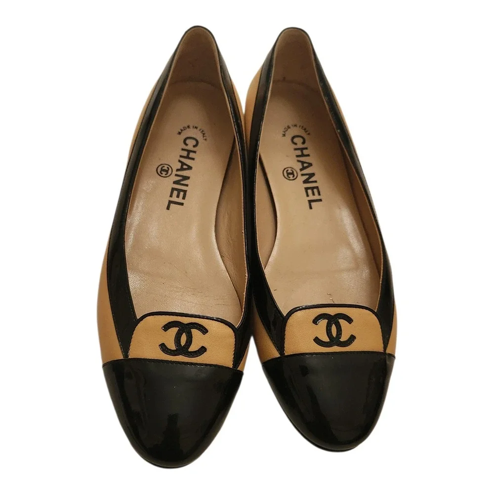 Chanel Two Tone Beige Black Patent Leather CC Logo Ballet Flats Shoes 37.5 - Picture 2 of 8